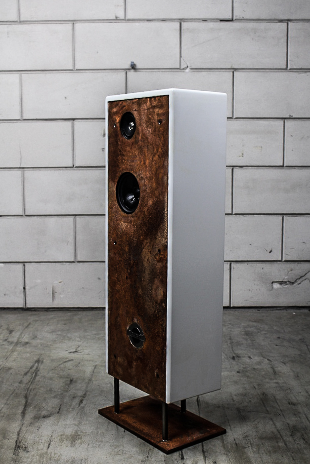 Janis front- white lacquered with iron front plate